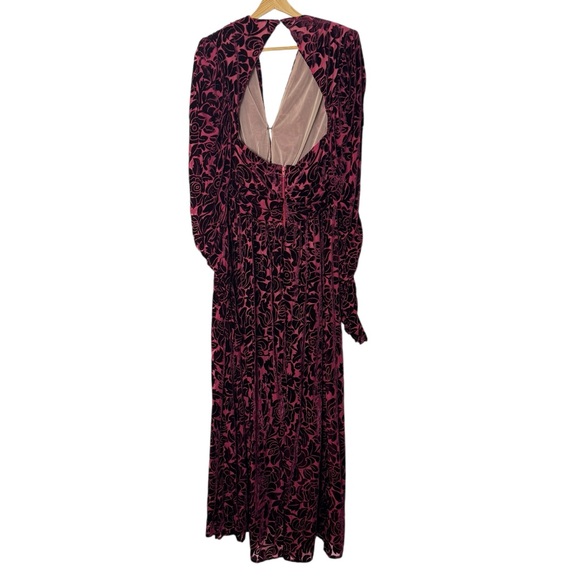 Elegant Burgundy Velvet Dress - Picture 13 of 16